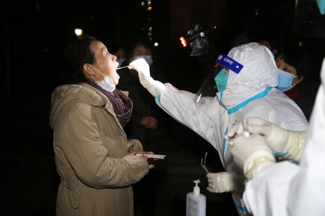 踏雪迎风、逆行出征——河北医科大学口腔医院第四批医护人员投入新一轮核酸采集